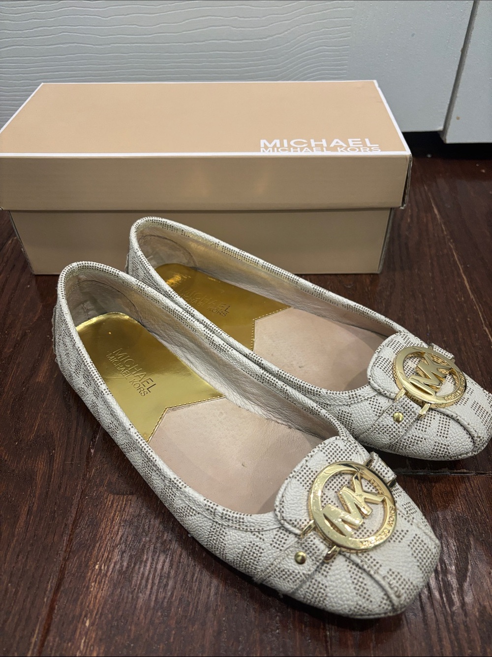 Michael Kors Vanilla MK Logo Fulton Ballet Flats 7 1/2 EUC - Picture 5 of 7